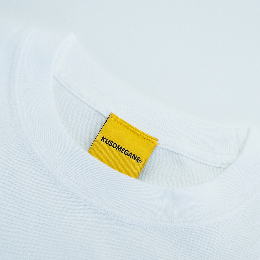 color:white