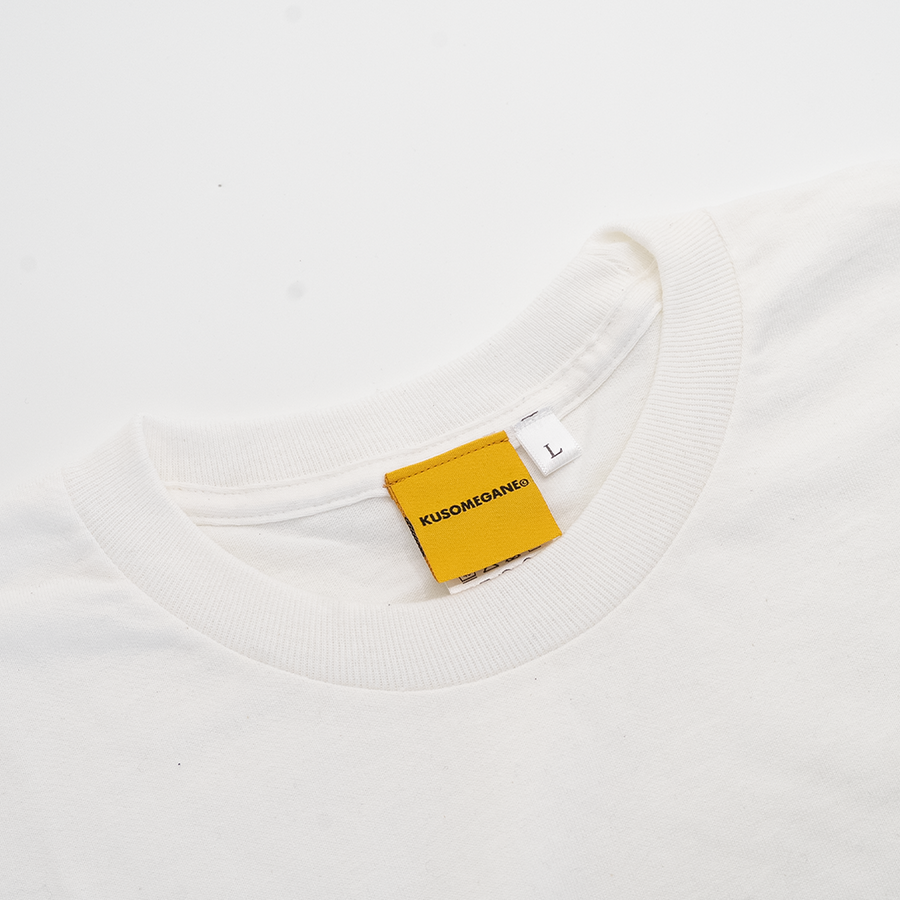 color:white